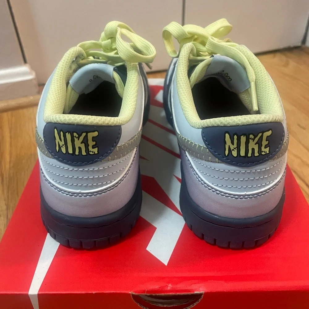 Boys Size 4 1/2 Nike Dunk Low - Rare! - Picture 3 of 5